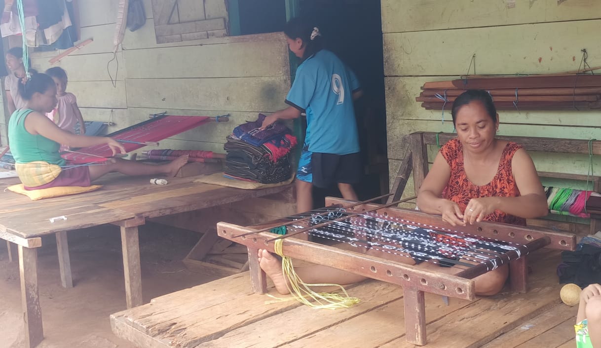 Mengenal Kain Tenun Ikat Yang Berasal Dari Daerah Kepulauan Tanimbar